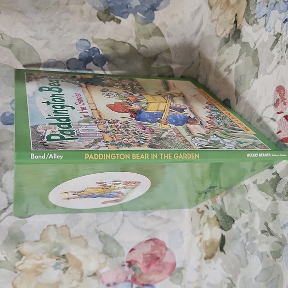 PADDINGTON BEAR IN THE GARDEN by Michael Bond - Hardcover - 2002 - 40 Pages - Picture 4 of 4